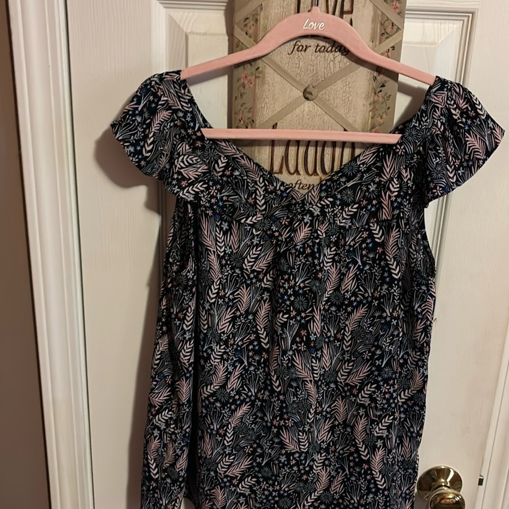 Pretty loft blouse